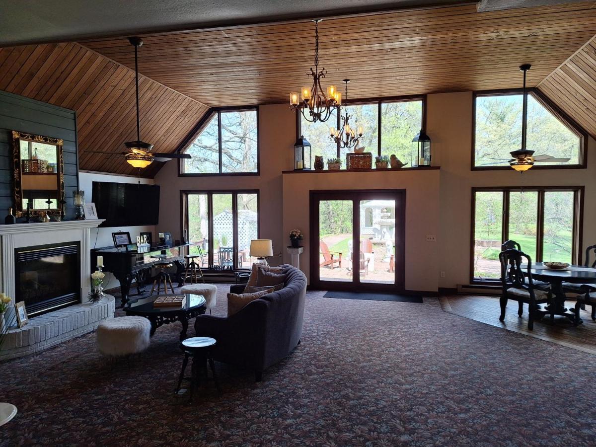 Bed and Breakfast Otter Creek Eau Claire Алтуна Екстер'єр фото